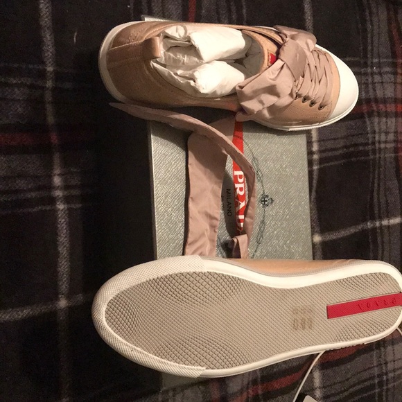 Prada shoes - Picture 1 of 3